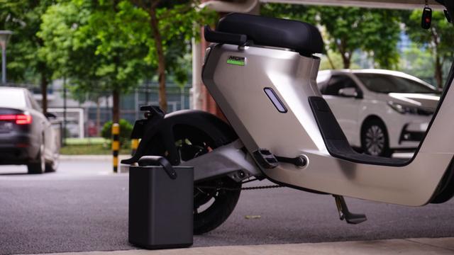 前段时间,雷科技拿到了全新上市的小牛电动自行车mqi2,这款国标电动车